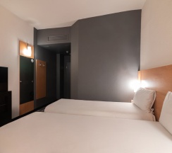 Двухместный номер Standard с видом на город двуспальная кровать в Отель Ibis Астана