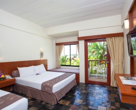 Двухместный номер Deluxe с видом на бассейн двуспальная кровать в Karona Resort & Spa