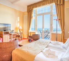Двухместный номер Comfort с видом на море двуспальная кровать в Strandhotel Möwe