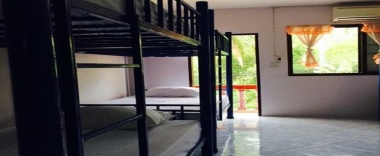 Кровать в общем номере в Domingo Hostel Phangan