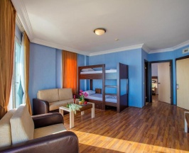 Семейный люкс в Hawaii Suite Beach Hotel