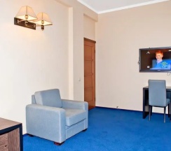 Люкс с 2 комнатами с балконом в Дельфин