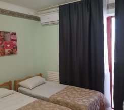 Трёхместный номер Economy с балконом и с красивым видом из окна в Горная лаванда