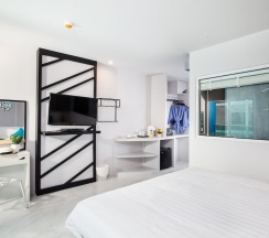 Двухместный номер Deluxe с балконом двуспальная кровать в The Crib Patong