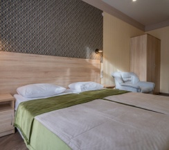 Двухместный номер (Малый корпус) Стандарт c 1 комнатой 2 отдельные кровати в Литфонд