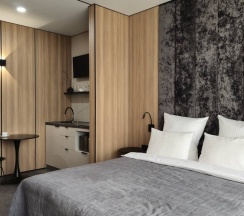 Джуниор сюит (Junior Suite) с двуспальной кроватью (2 этаж) в Бира