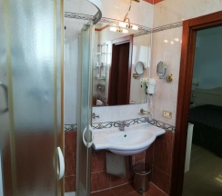 Трёхместный номер Standard с видом на море в Hotel Caravelle & Minicaravelle