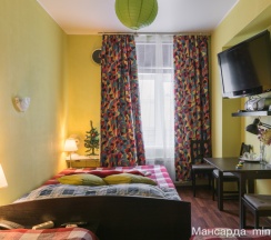 Бюджетный семейный 4-х местный номер с общей ванной комнатой в Мансарда