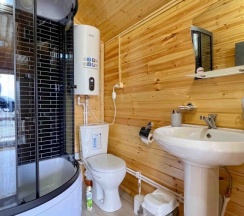 Четырёхместный коттедж в  Изумруд