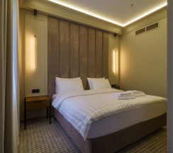 Люкс с балконом в The Rison Hotel