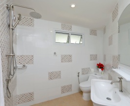 Номер Deluxe с балконом и с видом на сад в Kata White Villas