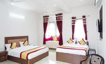 Двухместный семейный номер Standard двуспальная кровать в Fabhotel Prime Vallabh Villas