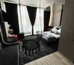 Трехместный Deluxe c диваном в Hotel Black out