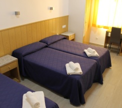 Одноместный номер Standard двуспальная кровать в Hostal Conchita Legazpi