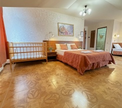 Семейный четырехместный комфорт с балконом и доп местом (4  этаж) в Атриум