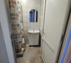 Номер стандарт эконом с 2 односпальными и 1 двуспальной кроватью в Гравитация