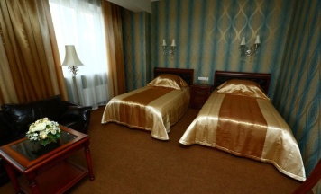 Номер полулюкс делюкс с 2 односпальными кроватями в Ваш отель