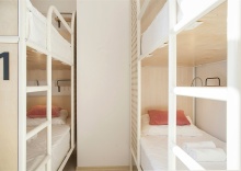 Кровать в 14-местном общем номере для мужчин и женщин в Netizen Moscow Rimskaya