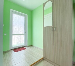 Номер стандарт семейный с 3 односпальными и 1 двуспальной кроватью в Алешкина мечта