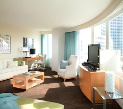 Двухместный полулюкс Tresor с видом на залив (двуспальная кровать) в Fontainebleau Miami Beach