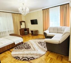 Двухместный полулюкс с кроватью "Kinq-size" с диваном №5 в Усадьба уюта