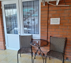 "КЛАССИК 4" Стандартный двухместный номер с раздельными односпальными кроватями и диваном на 1 этаже в Цитрус