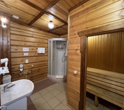 Двухместный номер в деревянном коттедже с сауной и камином в Колыба