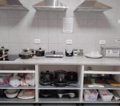 Кровать в женском номере c 5 двухъярусными кроватями (удобства на этаже) в Темпер прайд