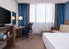 Двухместный семейный номер Standard двуспальная кровать в Hampton by Hilton Astana Triumphal Arch