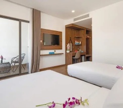 Двухместный номер Superior с балконом (2 отдельные кровати) в Gold Plaza Hotel Da Nang