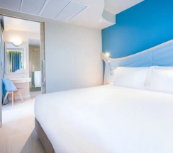 Семейный номер Standard с балконом в Centara Sonrisa Residences & Suites Sriracha