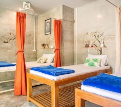 Кровать в общем номере в OYO 617 Tira Hostel chalong Phuket