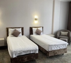 Двухместный номер Standard с 1 комнатой с балконом и с видом на горы двуспальная кровать в Парк Малибу