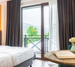 Двухместный номер Standard с балконом двуспальная кровать в Hotel Chatini Mestia