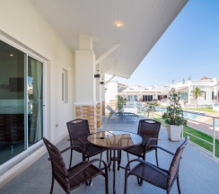 Вилла с 3 комнатами с красивым видом из окна в Отель The Oriental Beach Pearl