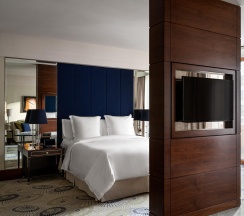 Номер Люкс Four Seasons Кинг в Four Seasons Hotel Moscow