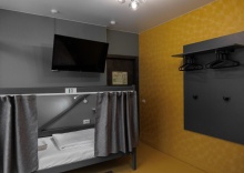 Трехместный номер с собственным санузлом вне номера в Hostel Bed Idea