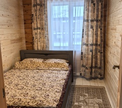 Дом с бассейном в Дыхание природы