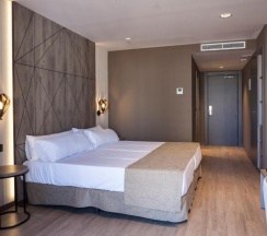 Двухместный номер Superior с видом на город двуспальная кровать в Hotel Bristol
