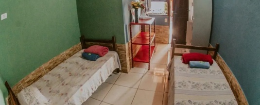 Четырёхместный номер Standard с видом на бассейн в Carpe Diem Hostel
