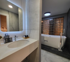 Дуплекс (Двухэтажный номер) в Brut hotel