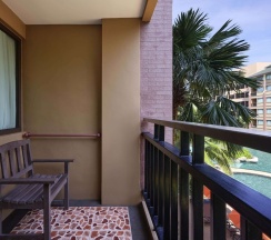 Двухместный номер Deluxe с балконом двуспальная кровать в Novotel Phuket Vintage Park Resort