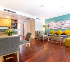 Четырёхместный люкс с террасой с 2 комнатами в Отель Radisson Resort and Suites Phuket