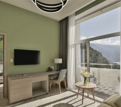 Luxe с балконом и с видом на море двуспальная кровать в Garden Resort