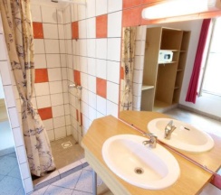 Кровать в общем номере в Bastille Hostel