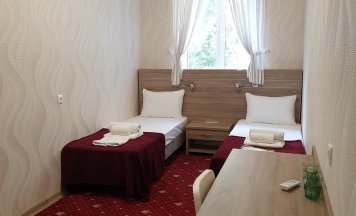 Трехместный номер с 3 односпальными кроватями в Start hotel