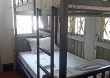 Кровать в общем номере в COC Guest House & Hostel