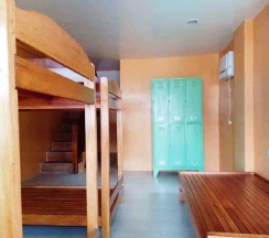 Кровать в общем номере (мужской номер) в Seaside Hue Resort