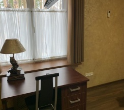 Шестиместный коттедж Comfort с 3 комнатами с красивым видом из окна в Дубки