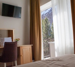 Номер семейный с 2 комнатами с балконом и с видом на горы в Эльбер